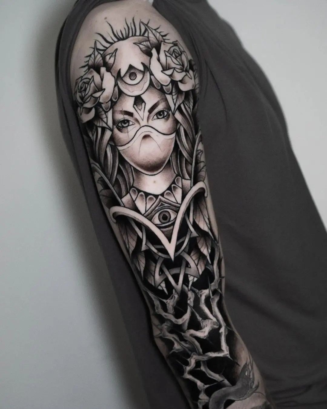 Zhilionis darbas — True Tattoo